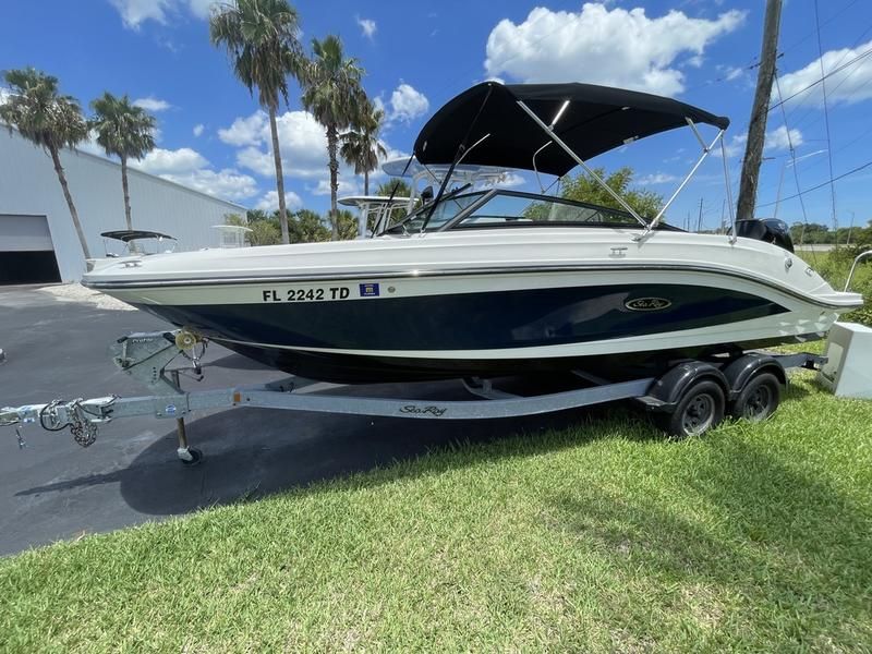2022 Sea Ray SPX 230 Outboard