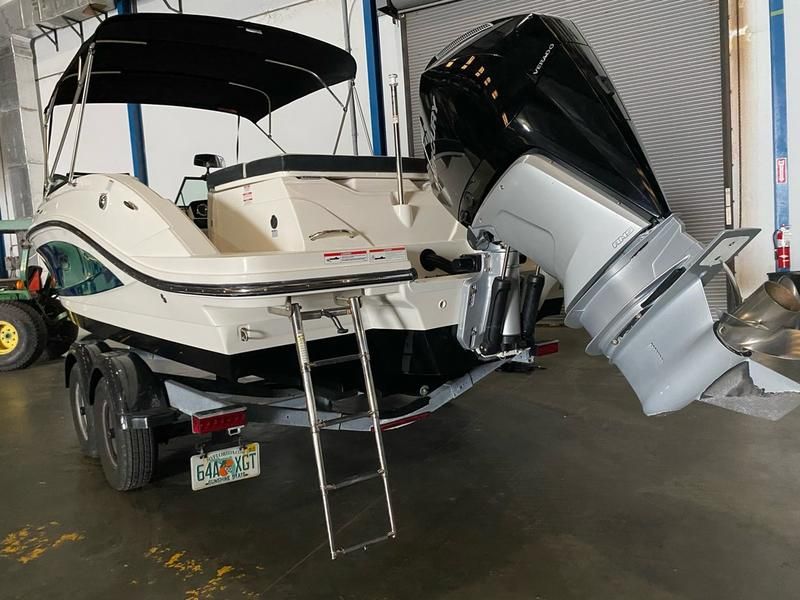 2022 Sea Ray SPX 230 Outboard