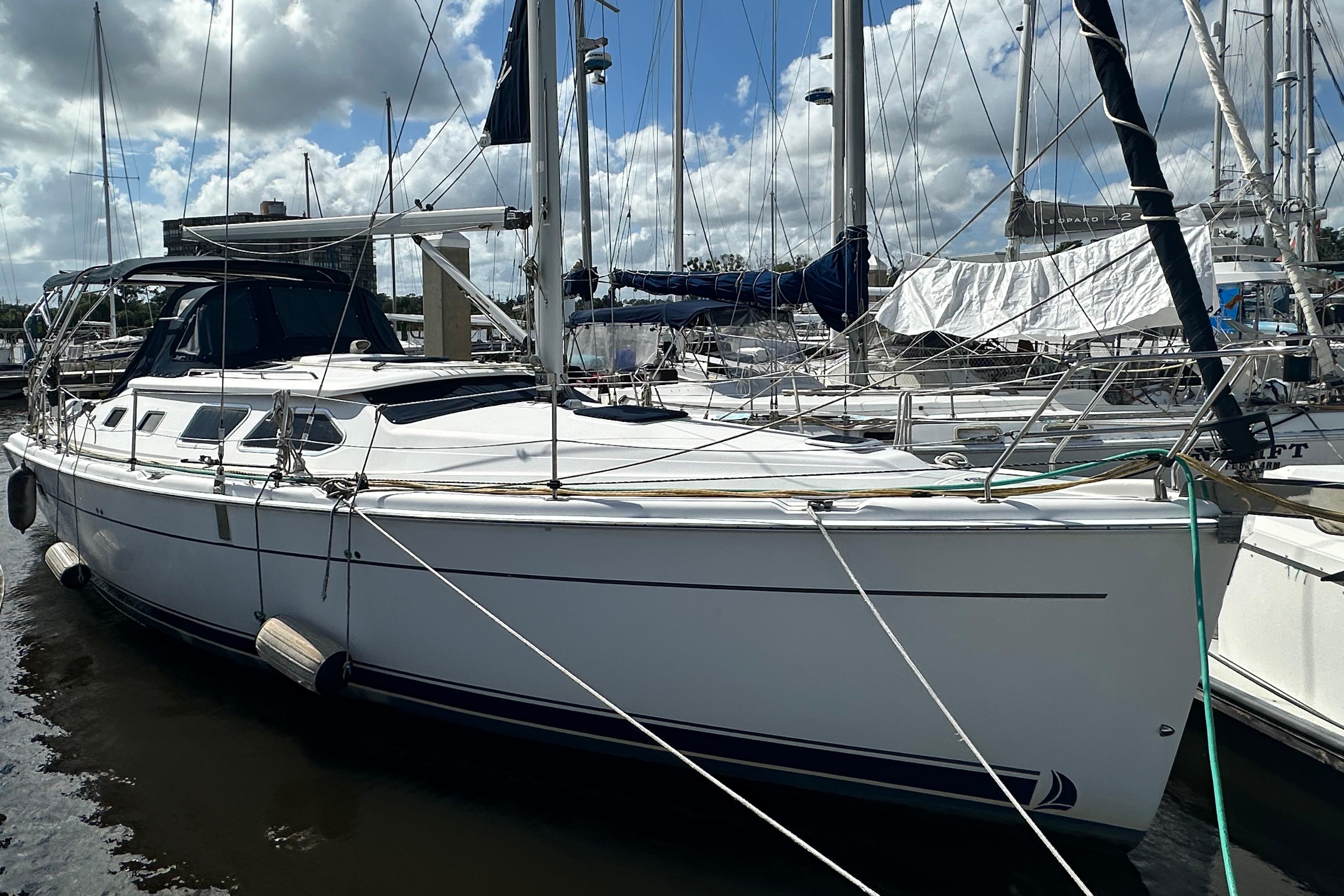 2006 Hunter 41 Deck Salon