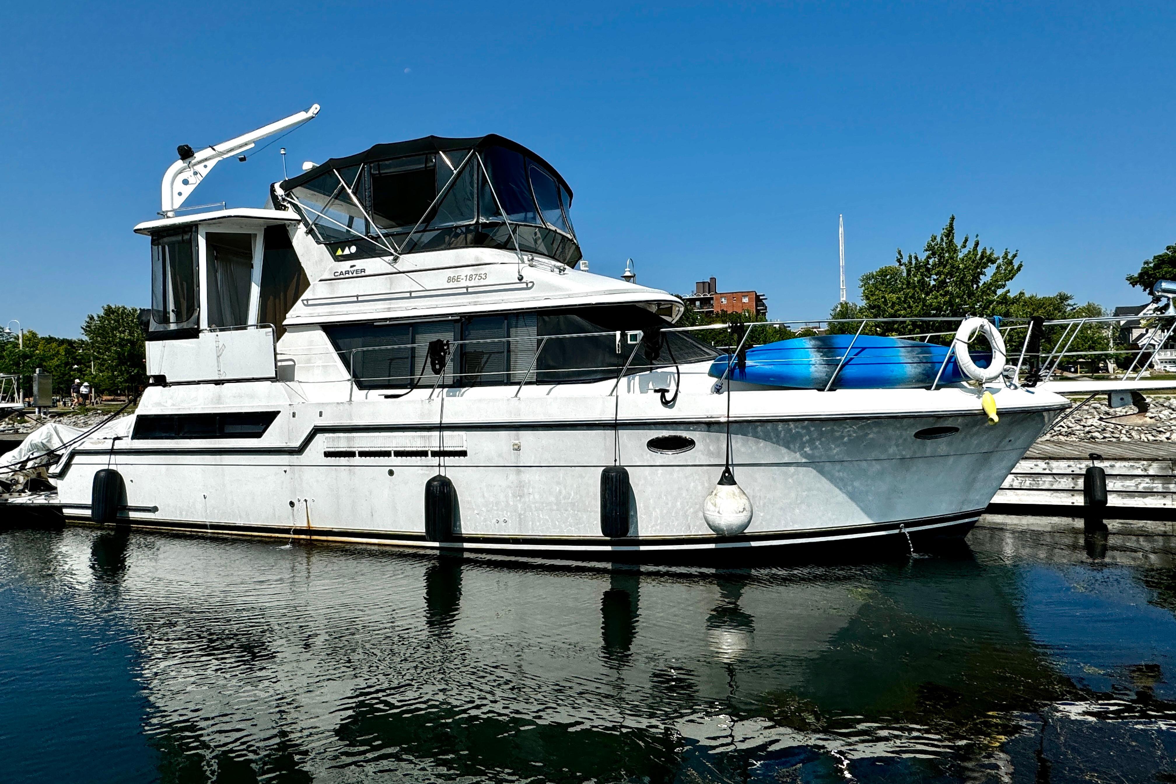 1991 Carver 430 Cockpit Motor Yacht
