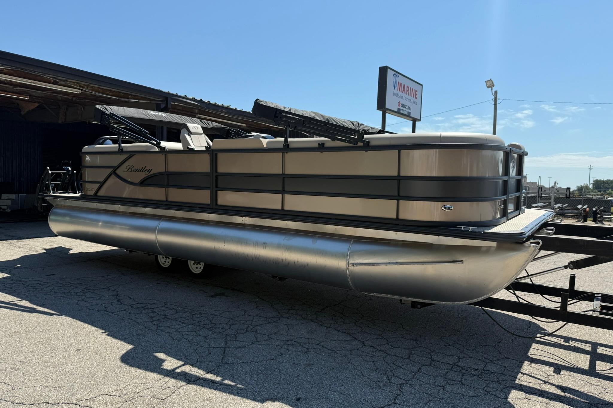 2025 Bentley Pontoons Legacy 243 Navigator