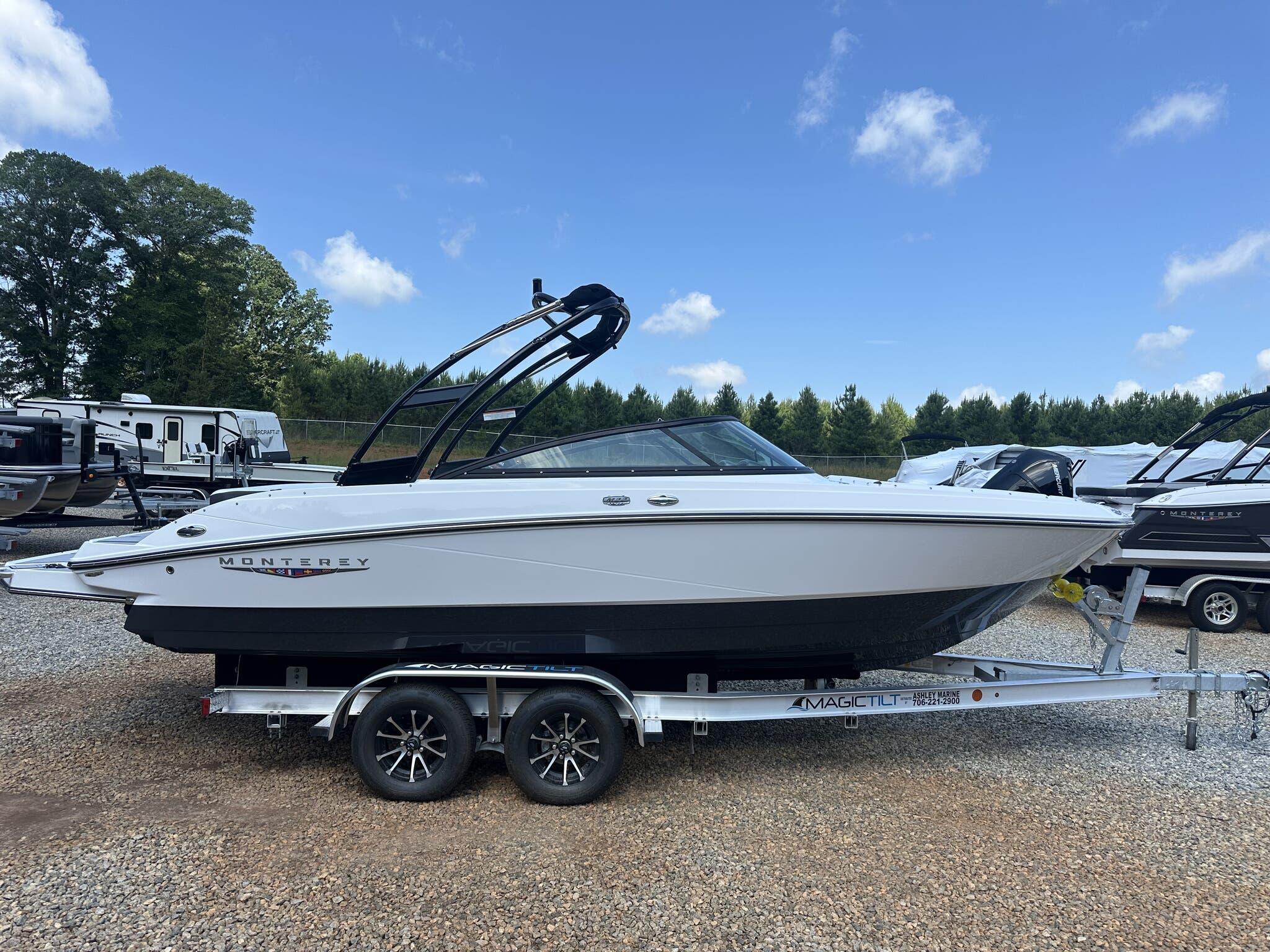 2025 Monterey M Series M-22