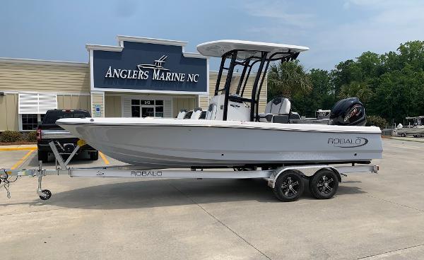 2024 Robalo 226 Cayman Alloy Gray