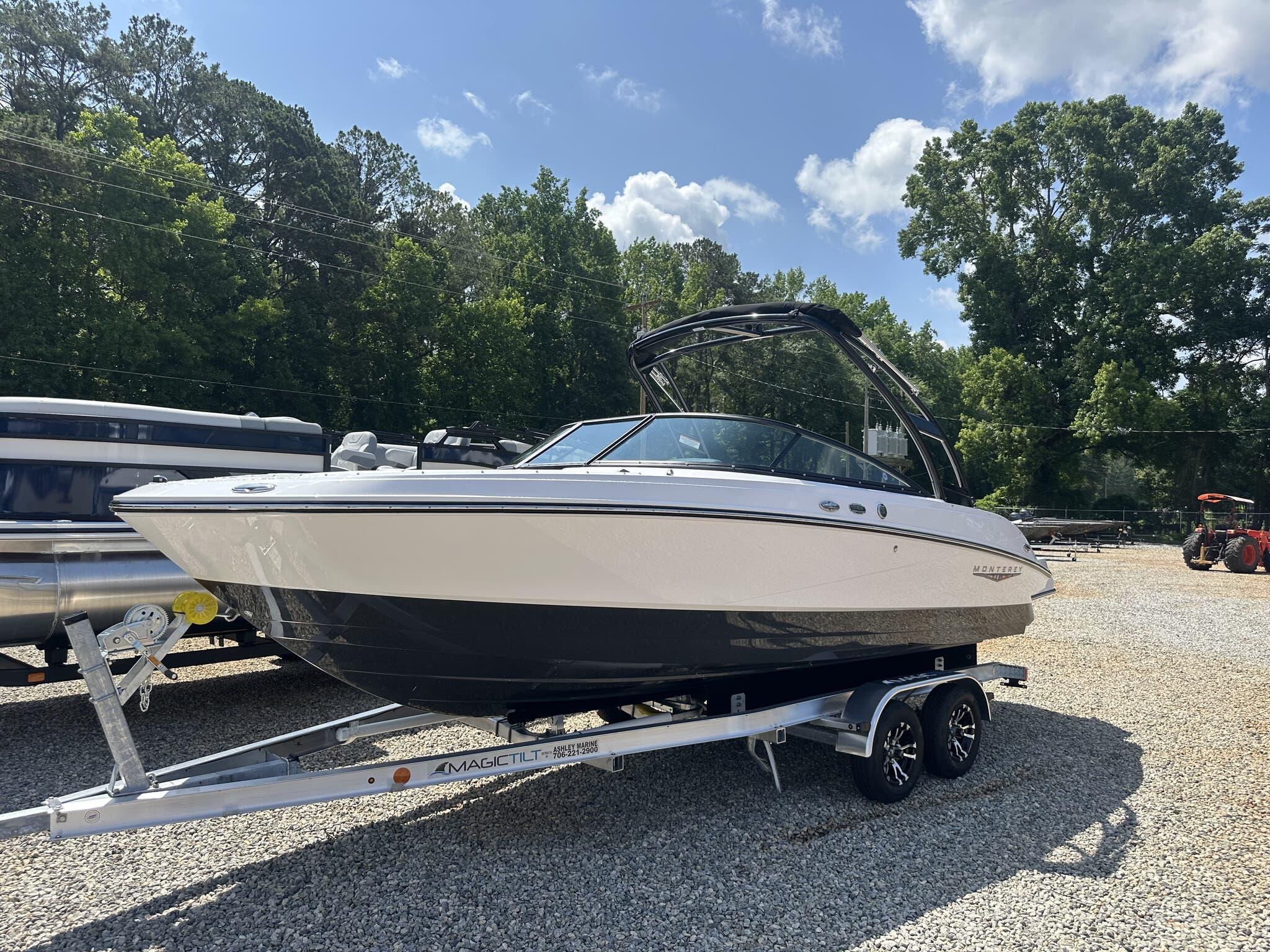 2025 Monterey M Series M-22