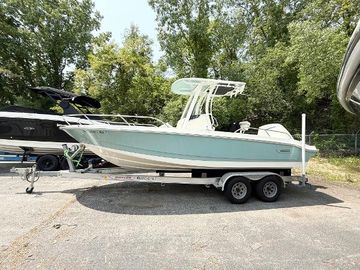 2022 Boston Whaler 220 Dauntless