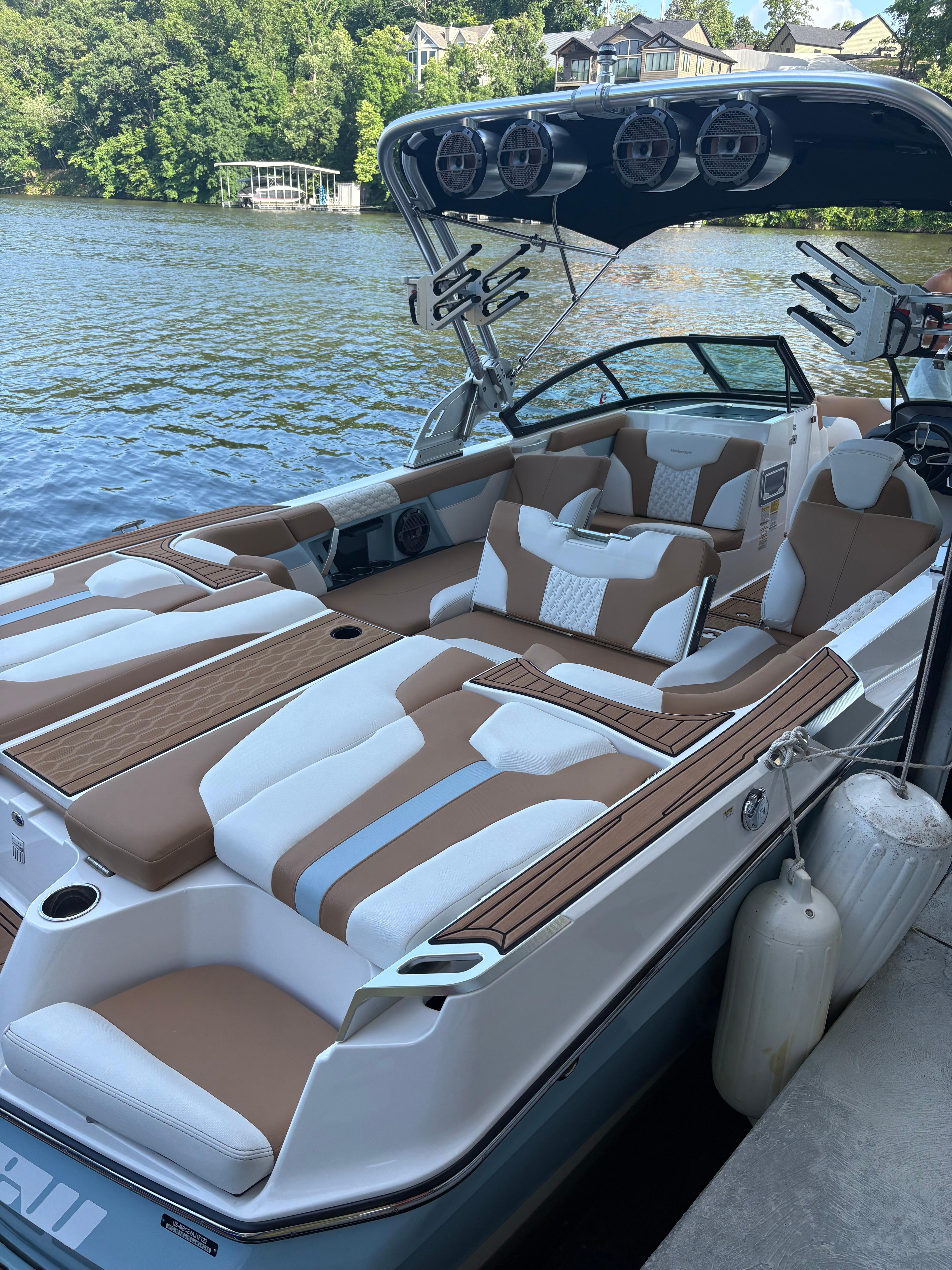2022 MasterCraft XT24