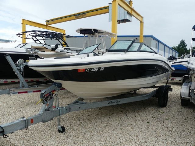 Sea Ray SPX 190 Outboard