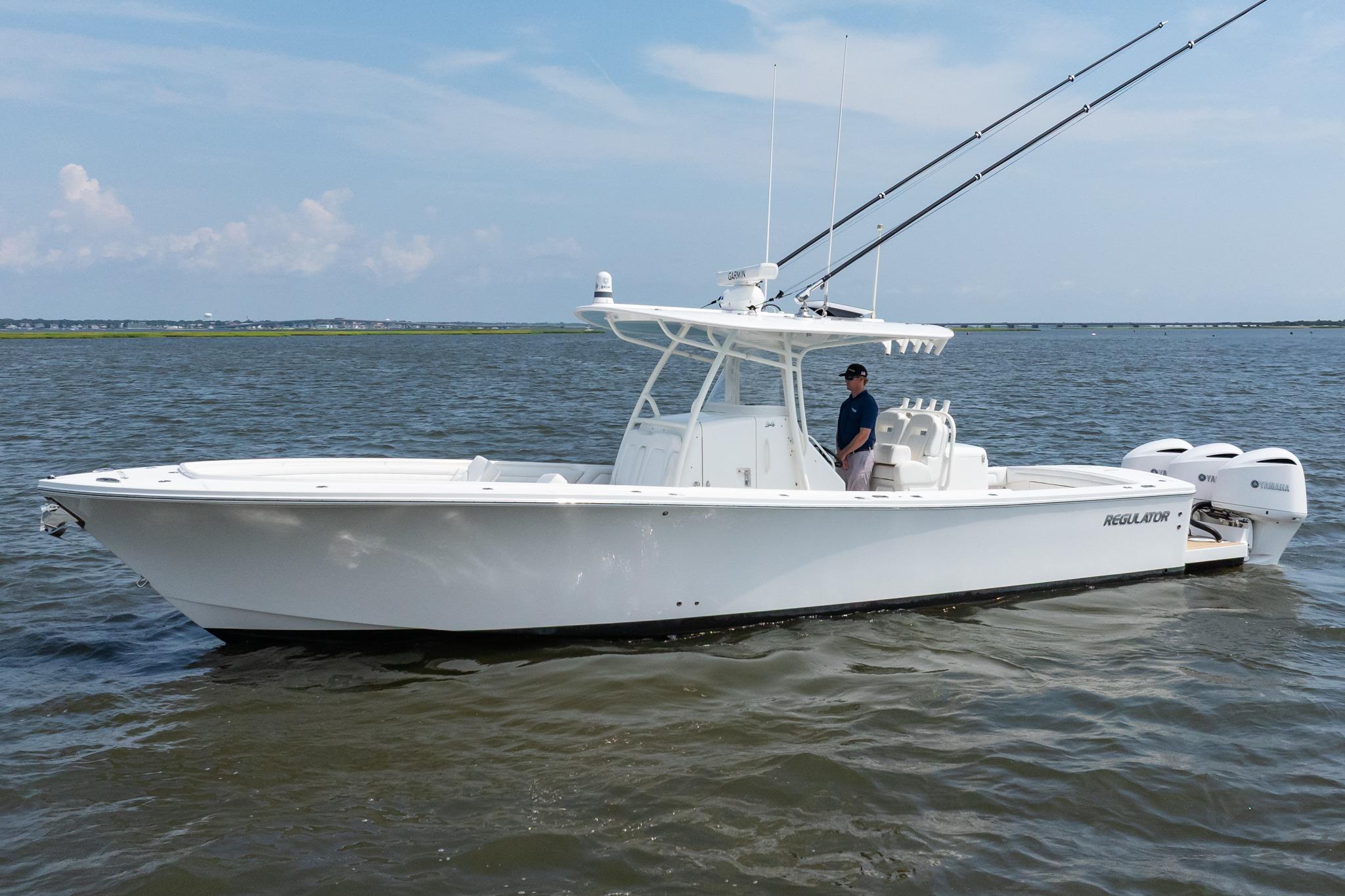 2019 Regulator 34 Center Console