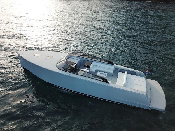 VanDutch 48
