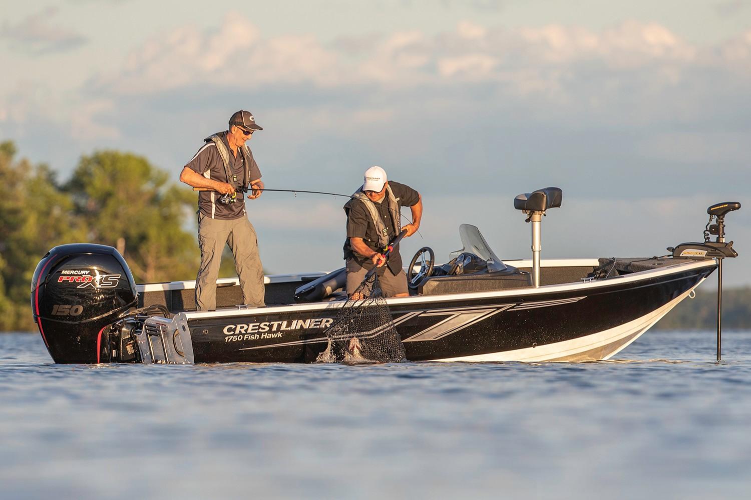 Crestliner Boat image