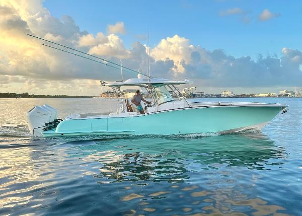 2025 Mag Bay 38 CC