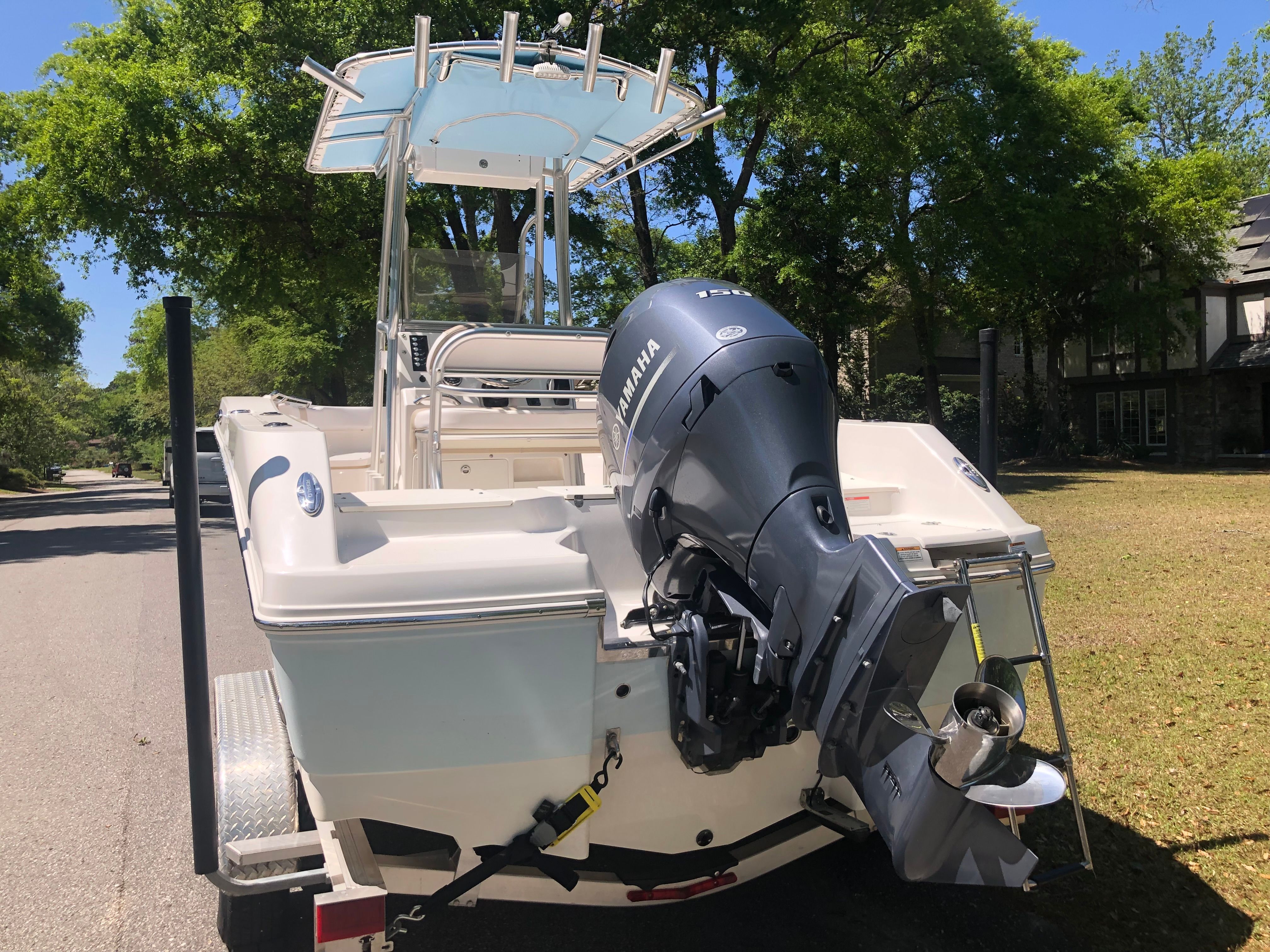 2019 Robalo R200 Center Console