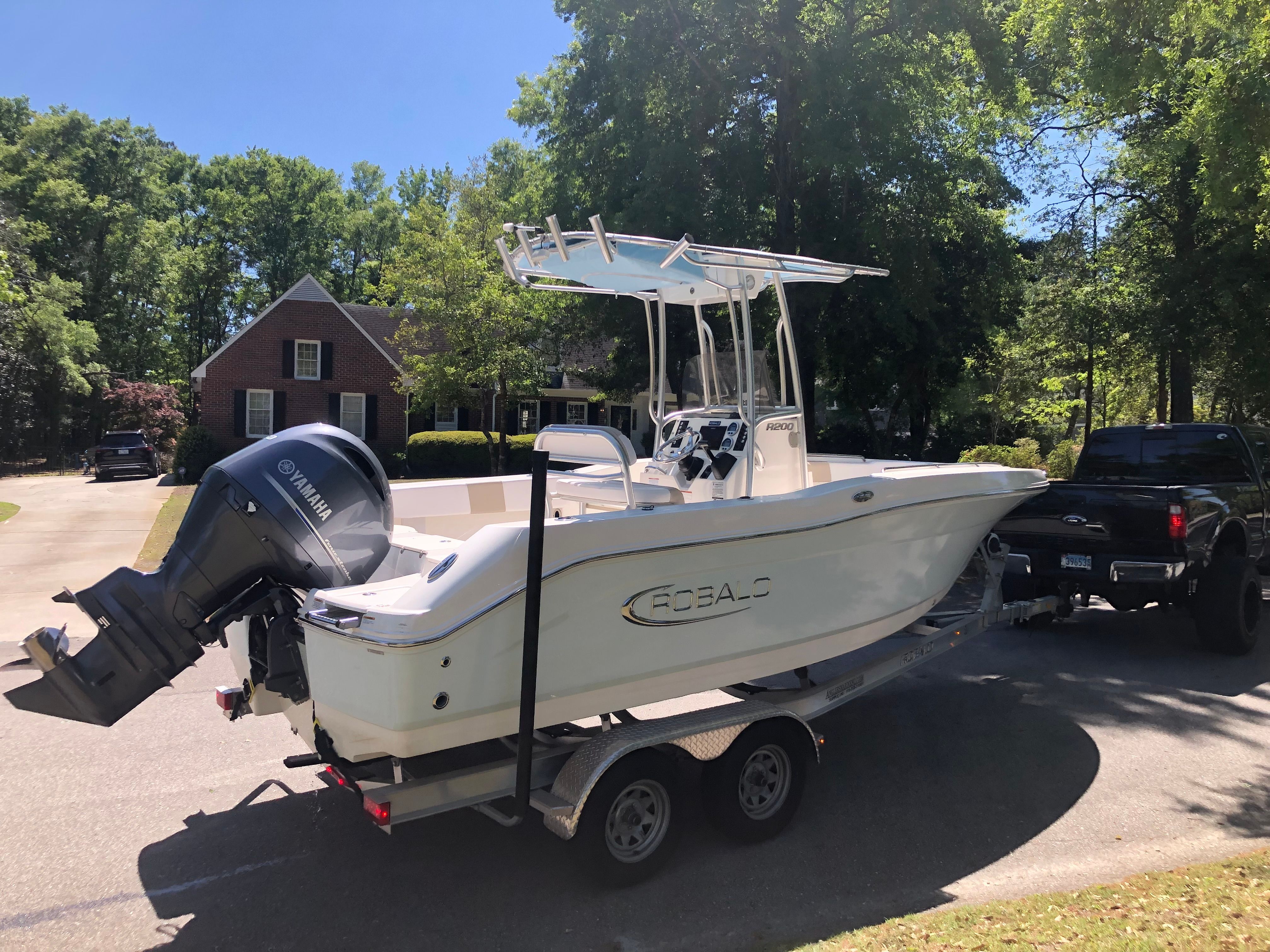2019 Robalo R200 Center Console