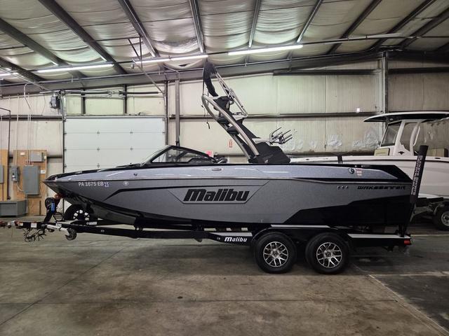 2022 Malibu 23 LSV