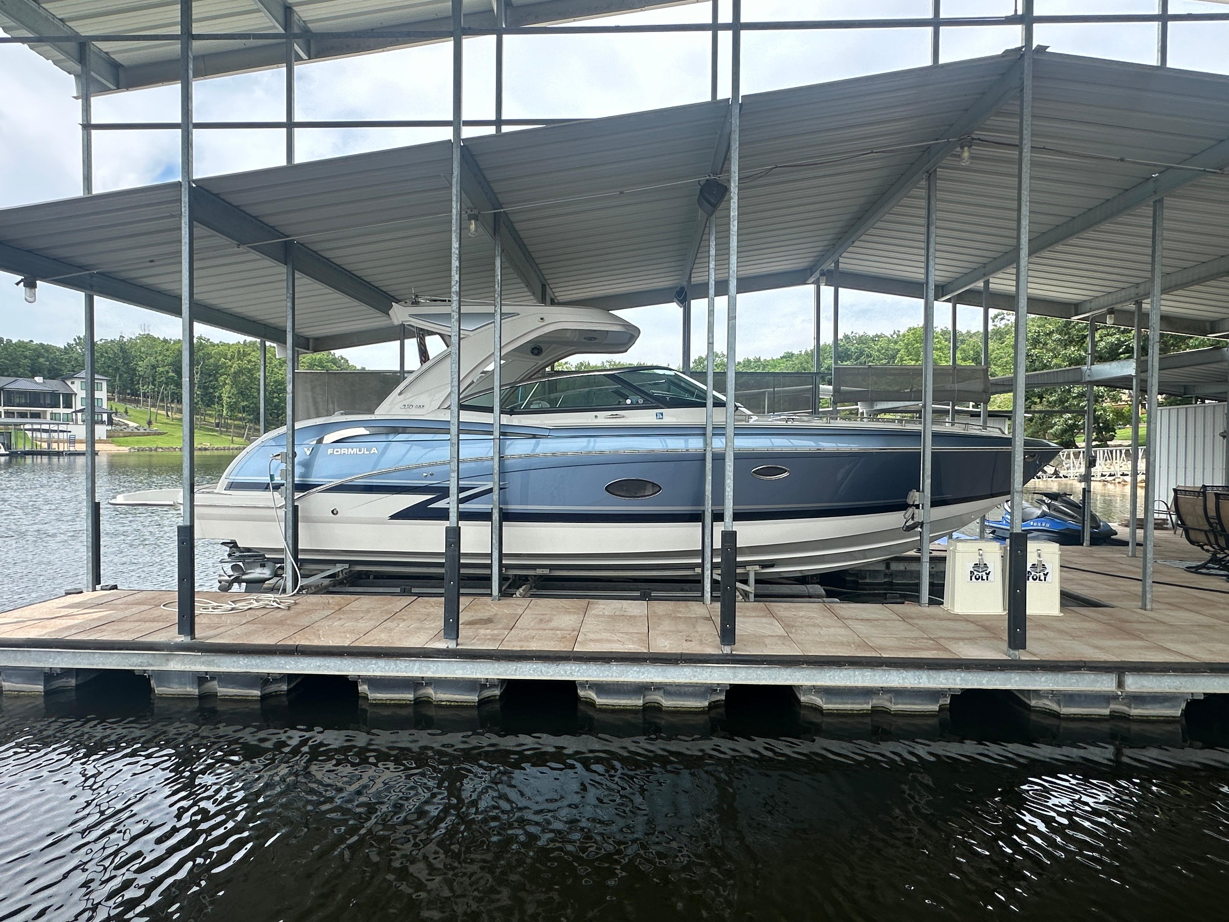 2019 Formula 350 Crossover Bowrider