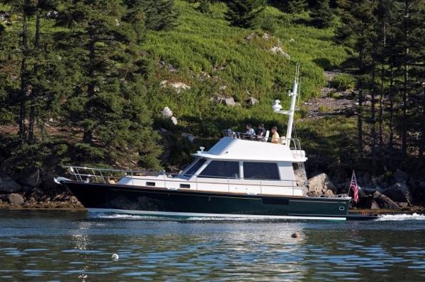 2024 Lyman-Morse HUNT Express Cruiser Flybridge