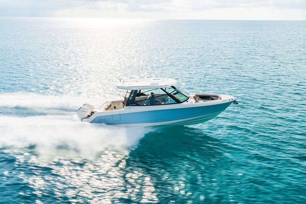2025 Boston Whaler 330 Outrage