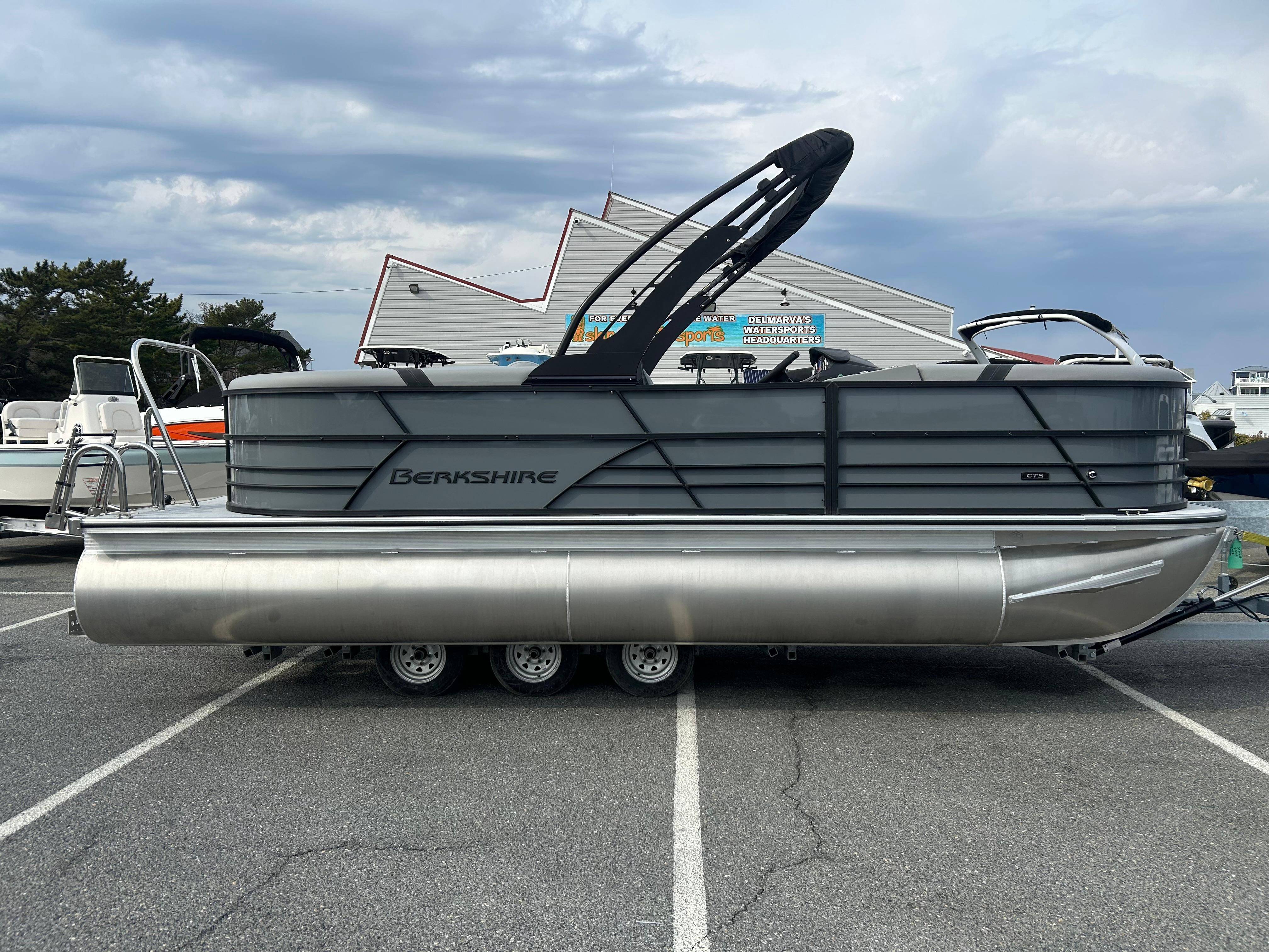 Berkshire 22RFX ARCH CTS 2.75 2025 Berkshire 22RFX ARCH CTS 2.75 pontoon boat parked outdoors.