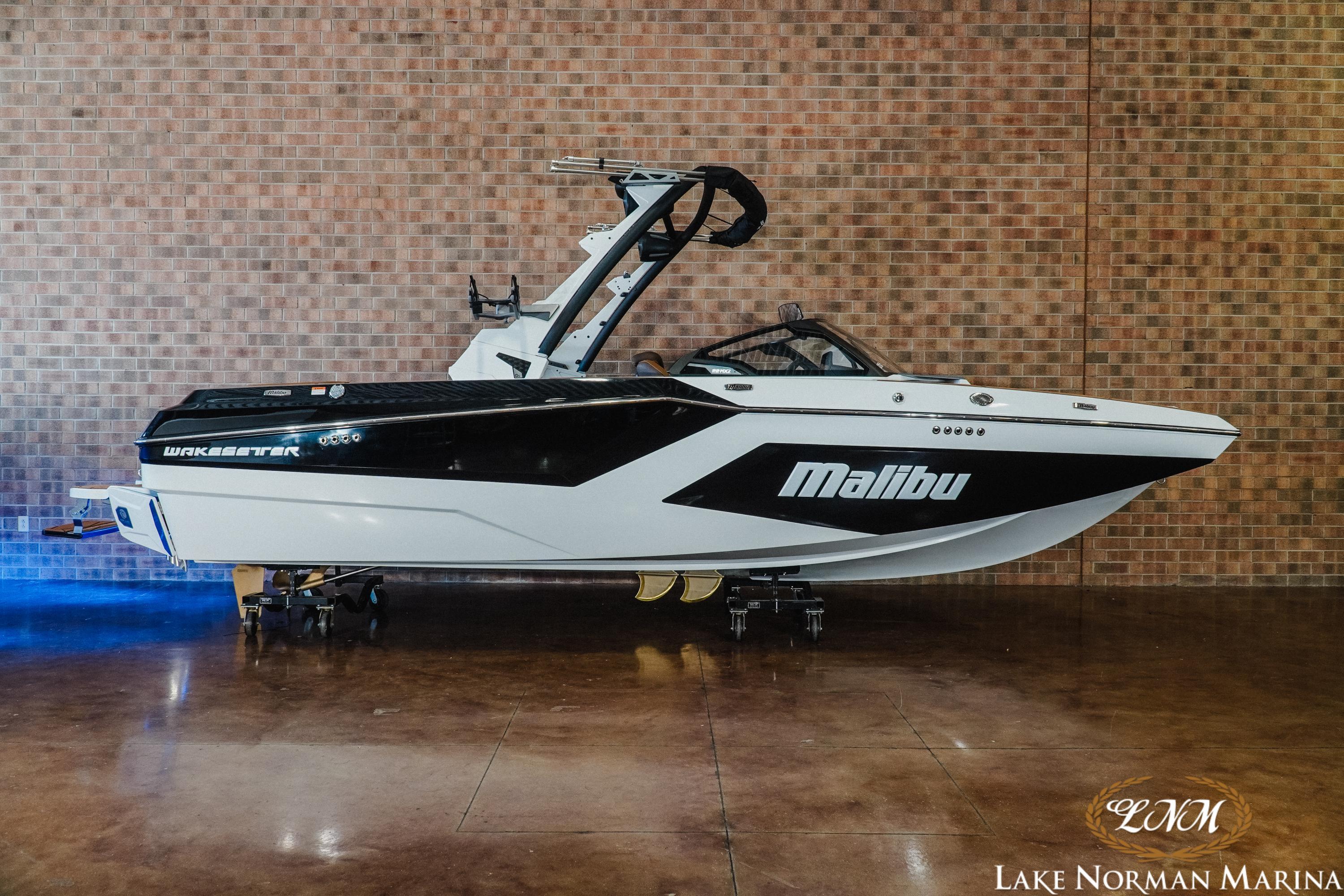 2025 Malibu 22 MXZ