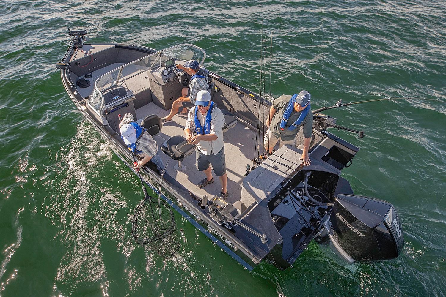 Crestliner Boat image