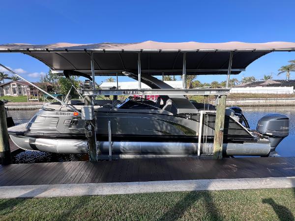 2021 Bennington QX 27 QFB X2 Wide 10' BEAM w/ 600hp
