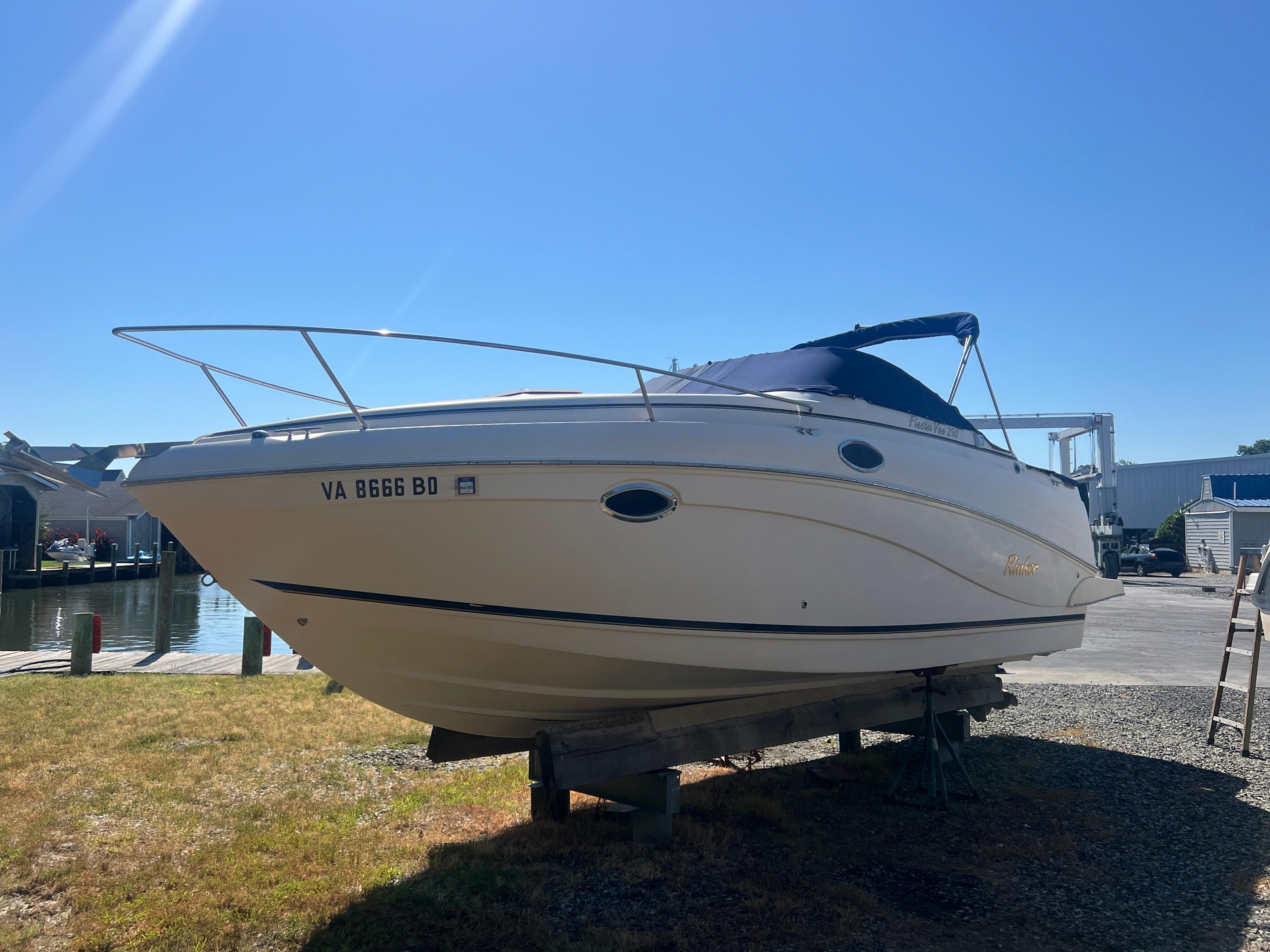 2003 Rinker Fiesta Vee 342, Cape Charles Virginia - boats.com