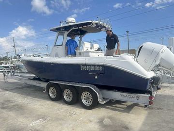2014 Everglades 295 Center Console