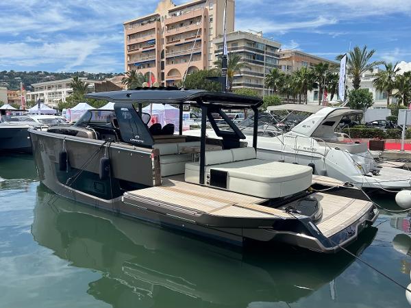 2022 Cranchi A46 Luxury Tender