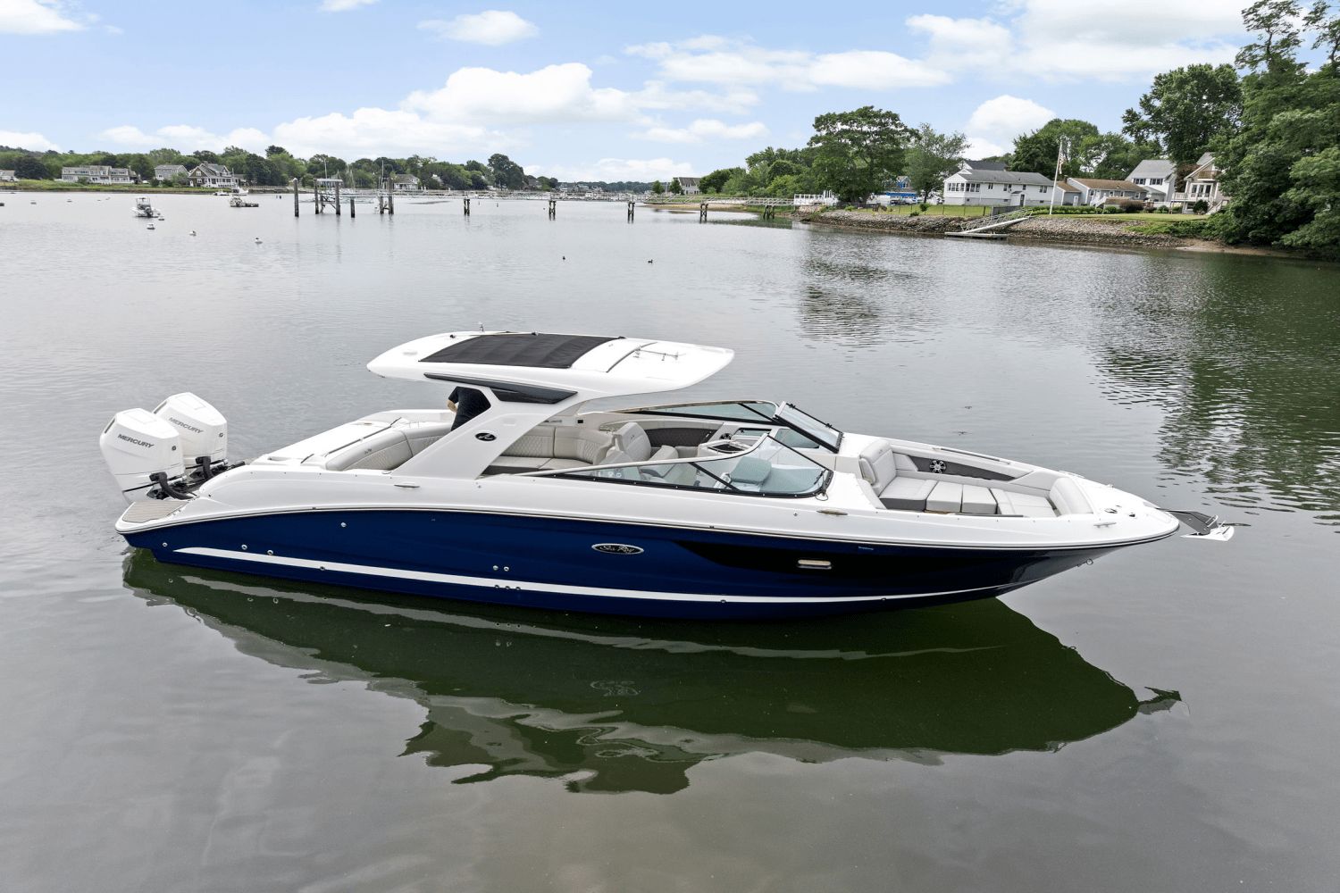 2025 Sea Ray SLX 350 Outboard
