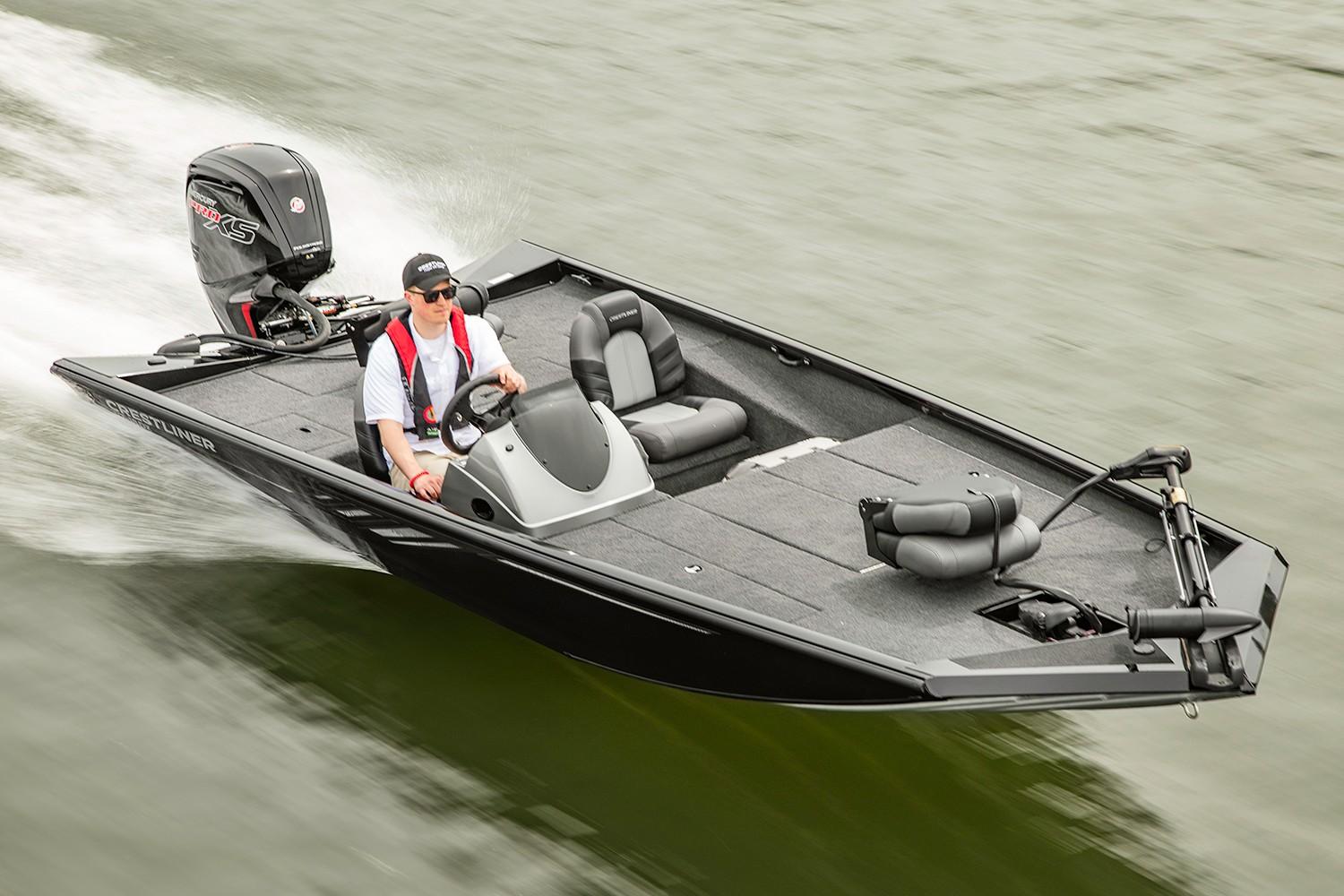 Crestliner Boat image