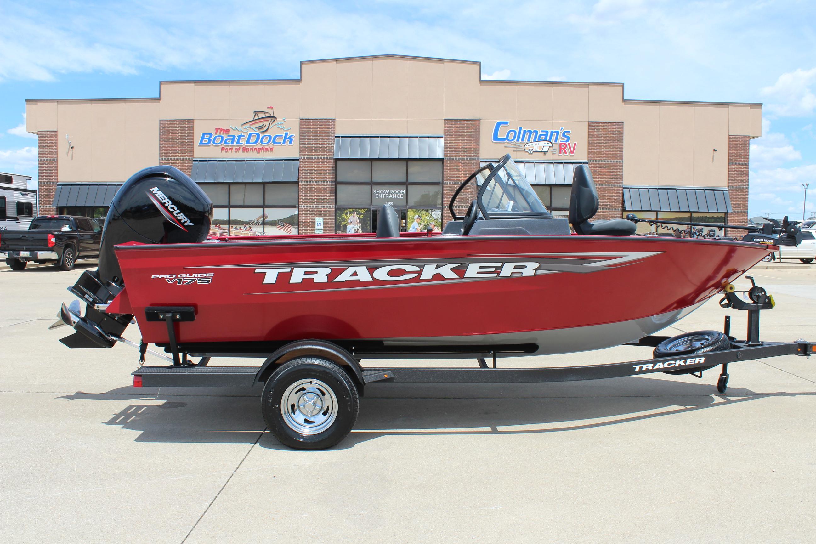 Tracker Pro Guide V-175 Combo 2025 Tracker Pro Guide V-175 Combo boat in red, parked outside dealership.