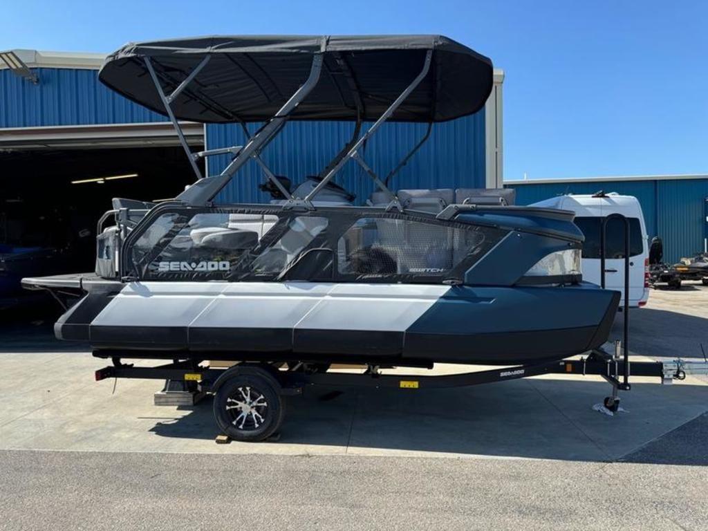 2025 Sea-Doo Switch™ Cruise 18 - 230 Hp Galvanized