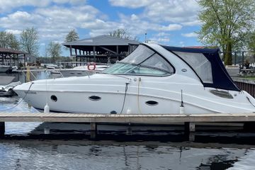 2014 Rinker 290 Express Cruiser