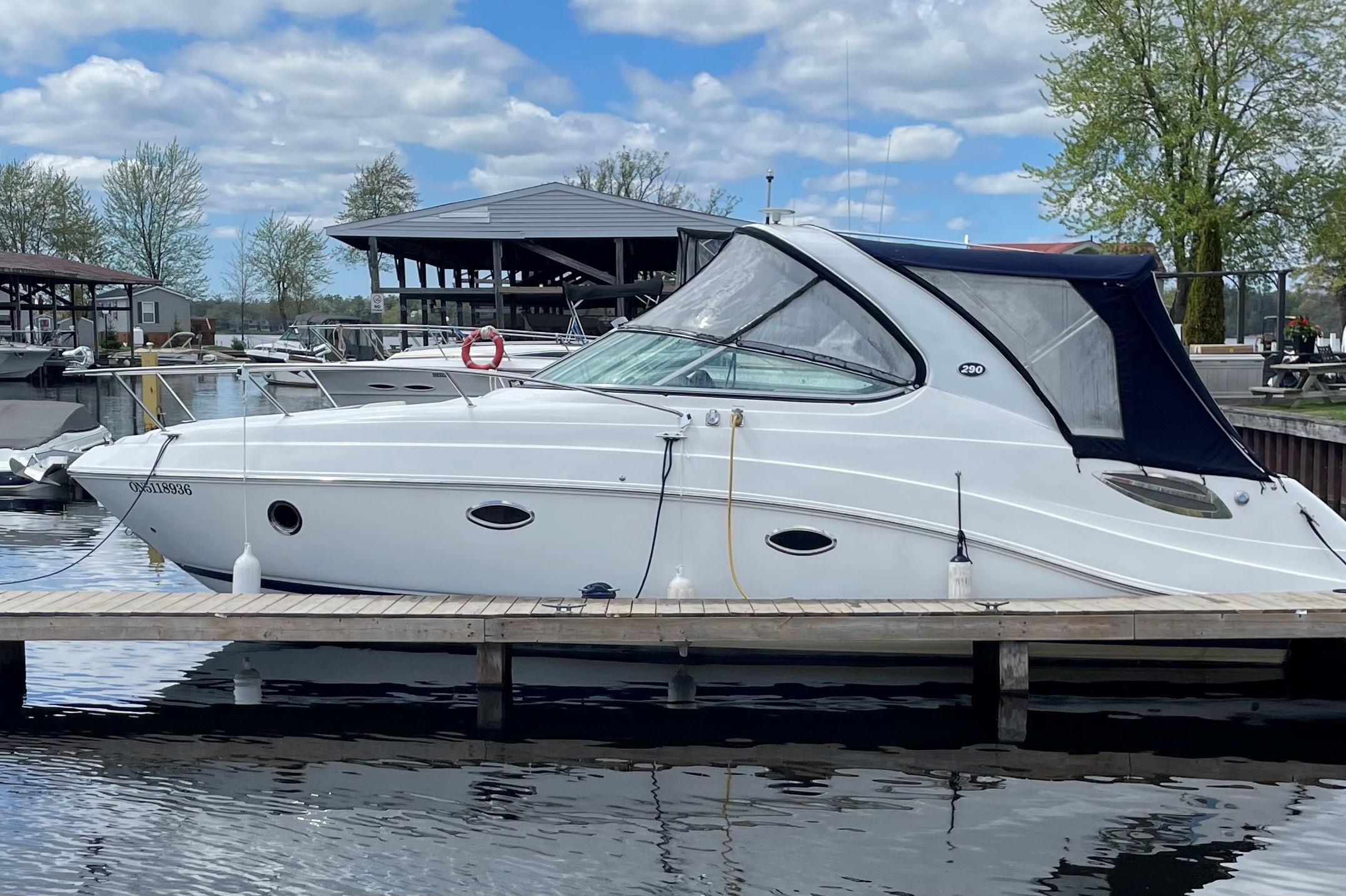 2014 Rinker 290 Express Cruiser