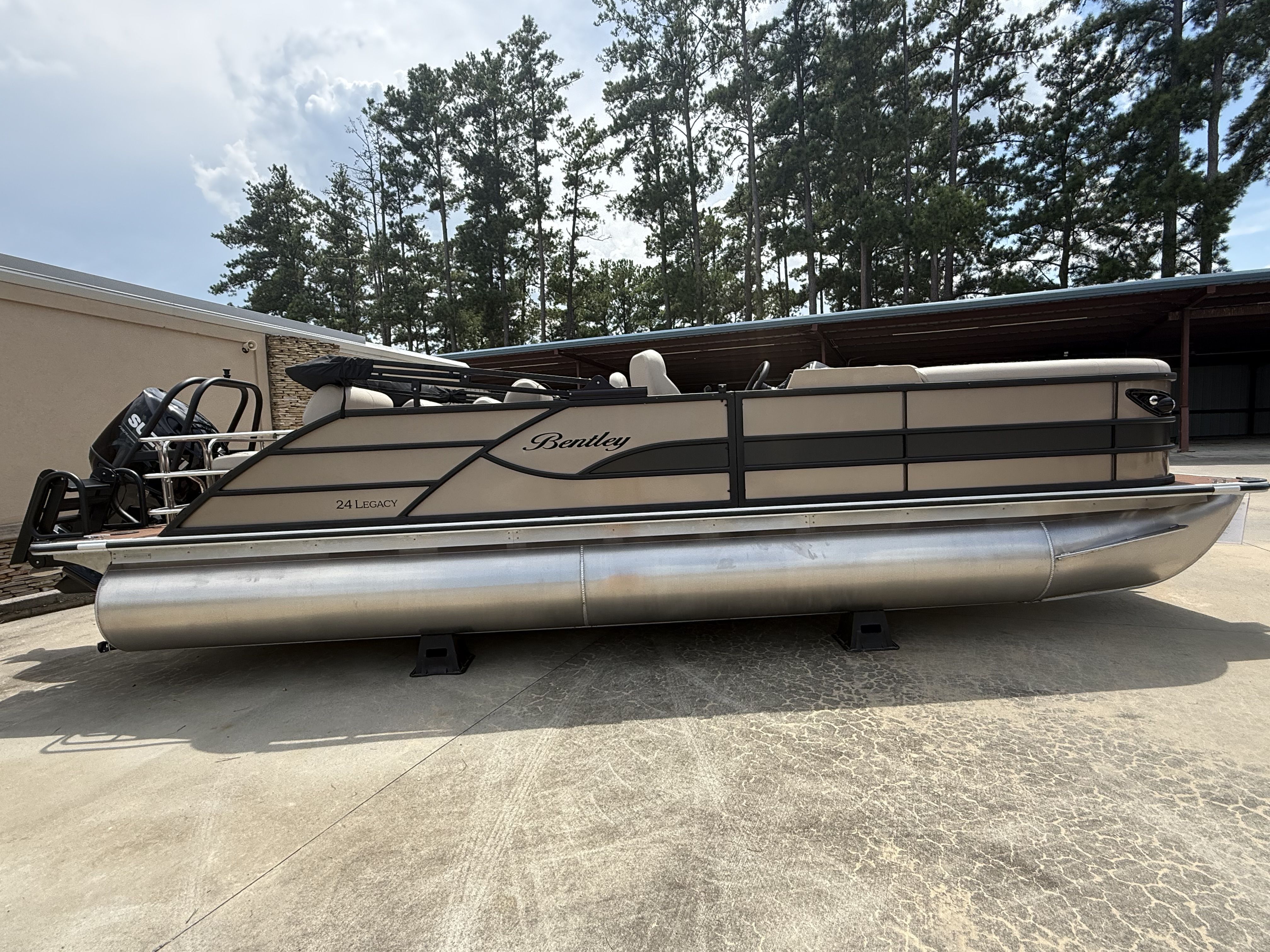 2026 Bentley Pontoons Legacy Quad 243