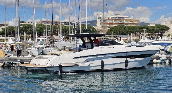 Rio Yachts Daytona 50 2024 Rio Yachts Daytona 50 in marina, sleek design, sunny day, calm water.