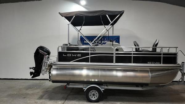 Lowe ULTRA 162 FISH AND CRUISE 2023 Lowe ULTRA 162 Fish and Cruise pontoon boat in showroom.