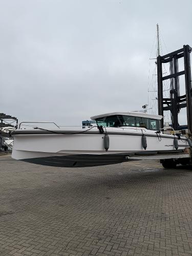 2022 Axopar 37 Cross Cabin