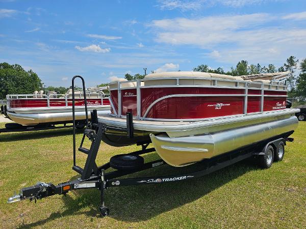 Sun Tracker Party Barge 20 DLX 2024 Sun Tracker Party Barge® 20 DLX