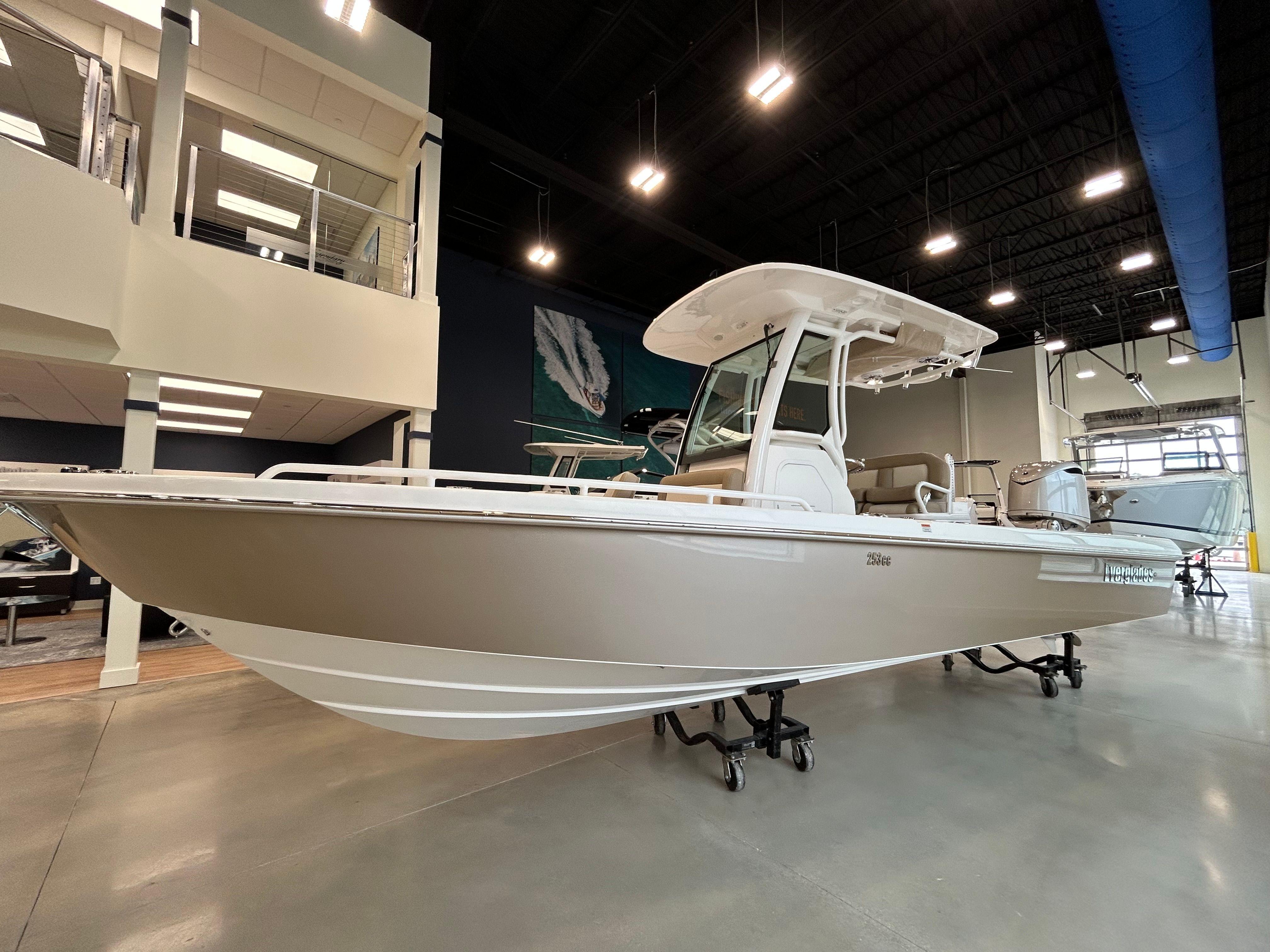 2024 Everglades 253 CC