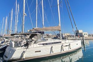 Jeanneau Sun Odyssey 509 2012 Jeanneau Sun Odyssey 509 sailboat docked in marina under clear blue sky.
