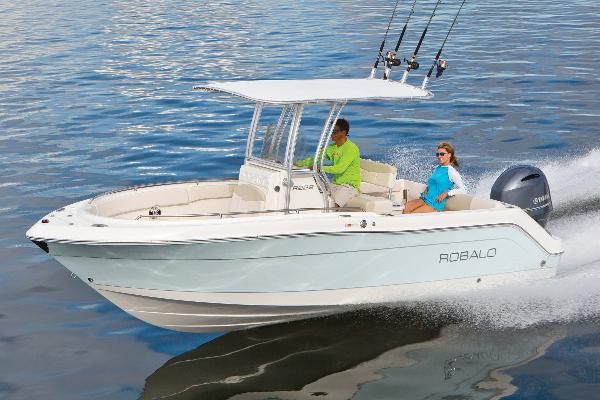 Robalo R222 Center Console Manufacturer Provided Image