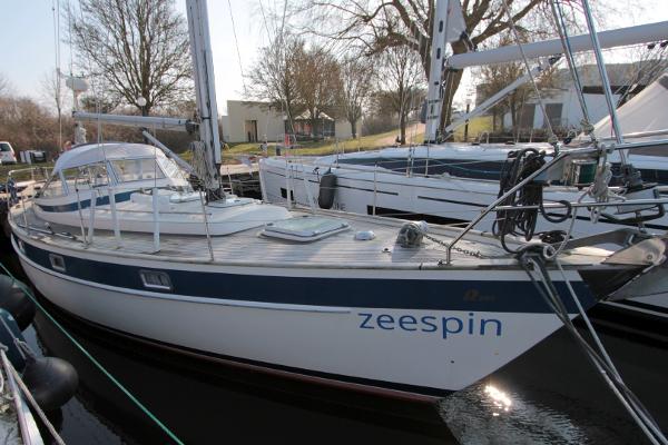 Hallberg-Rassy 352