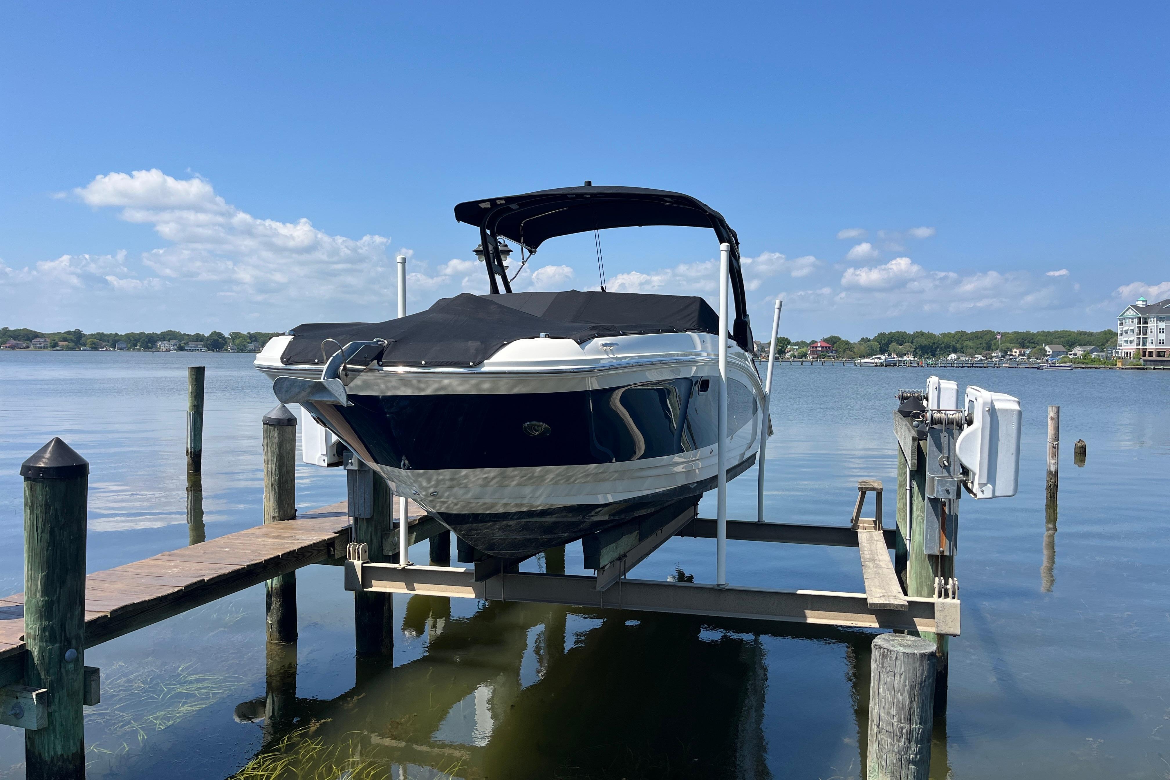 2021 Sea Ray SDX 270 Outboard