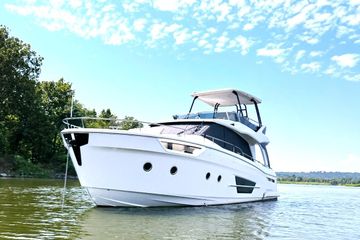 2022 Greenline 45 Fly with Hardtop & Solar Panels