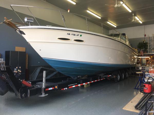 1989 Sea Ray 390 Express Cruiser