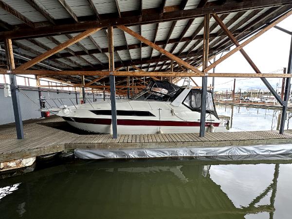 1990 Carver 31 Montego
