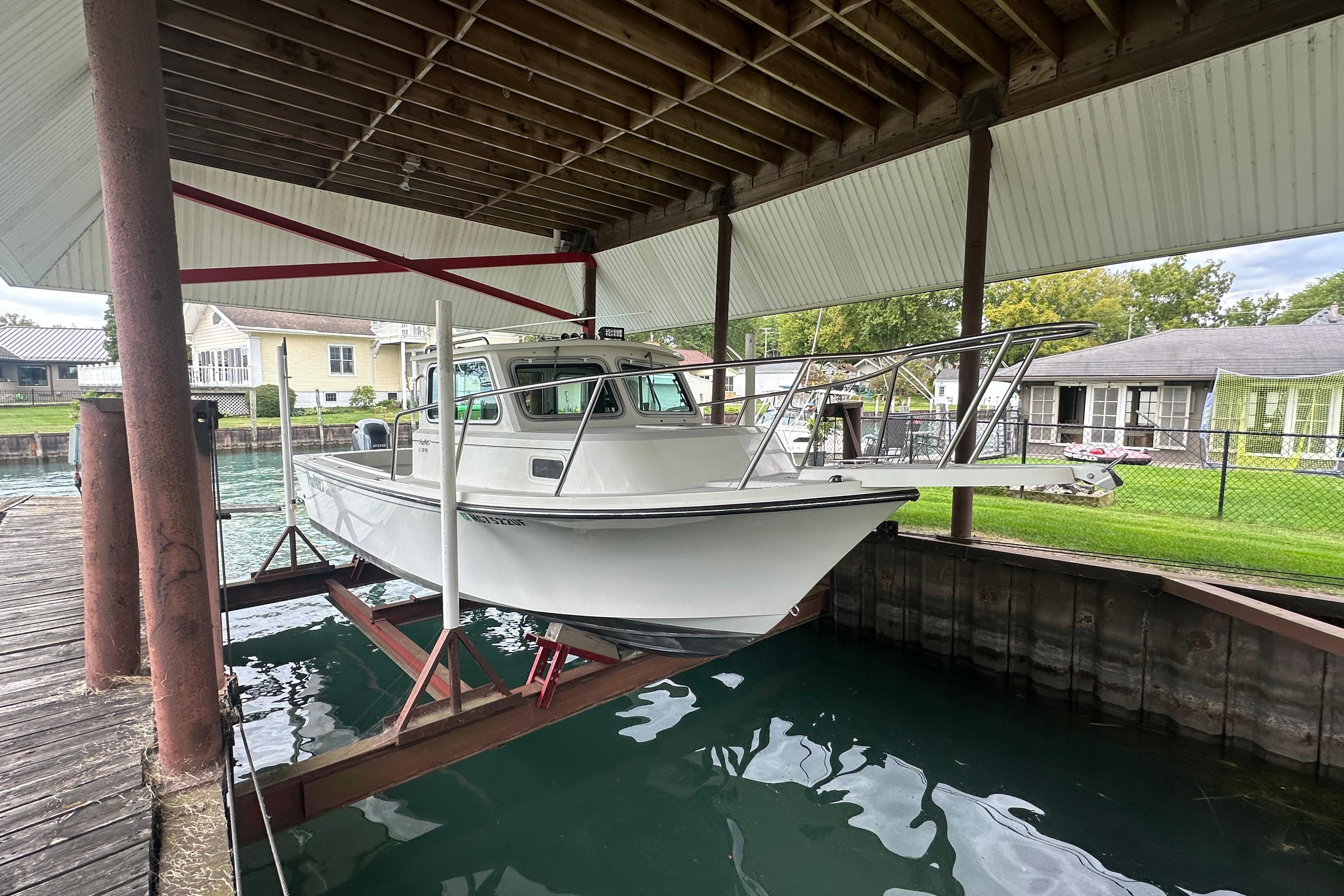 2016 Parker 2320 SL Sport Cabin