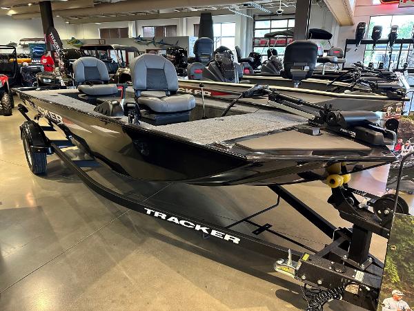 2025 Tracker Panfish 17
