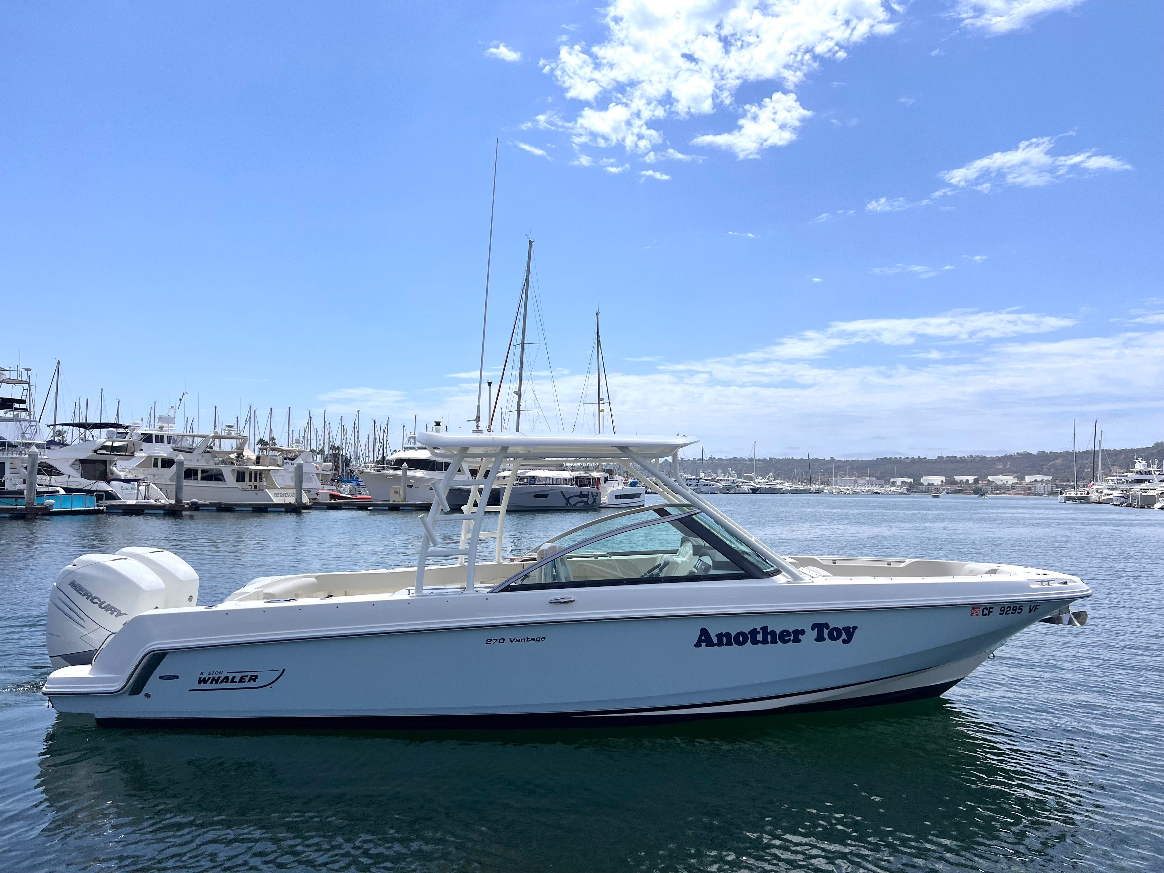 2017 Boston Whaler 270 Vantage